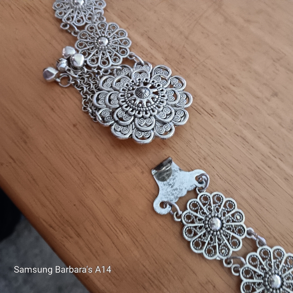 🌸 Metallic Silvertone Floral Belt 🌸